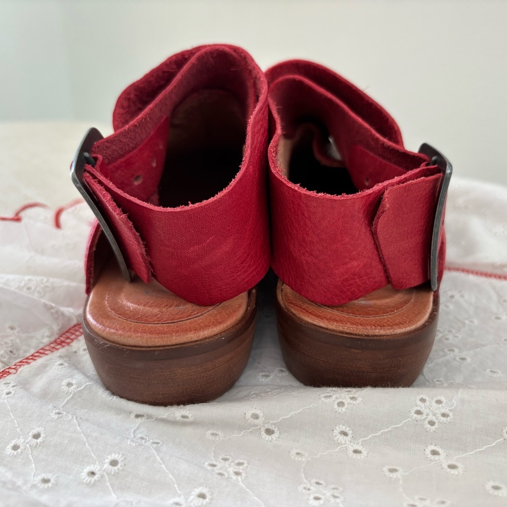 Free People Red Leather ‘Bryce’ Shoes Criss-Cross Front Open Back Buckle 38 - Picture 5 of 8